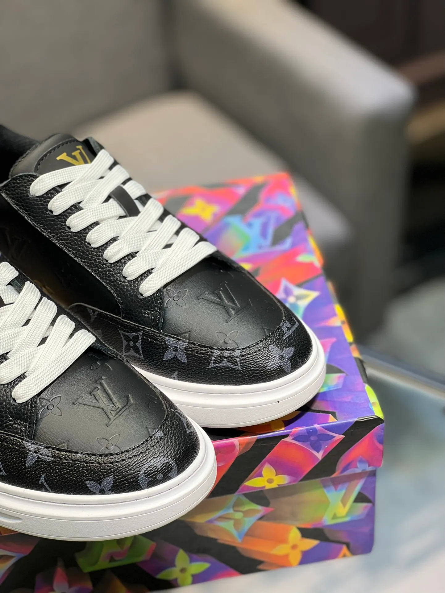 Men's Men's Shoes 💰540 LV Louis Vuitton. The latest fashionable casual shoes are popular in physical stores. The new spring and summer comfortable imported custom patent leather plus cowhide, cowhide mesh, and unique jacquard fabric element design. With sheepskin lining, Lv original base, [sun][sun] high-end packaging and high quality💪Details determine quality, welcome to compare🇮🇹Code number 38-44, 45 can be customized